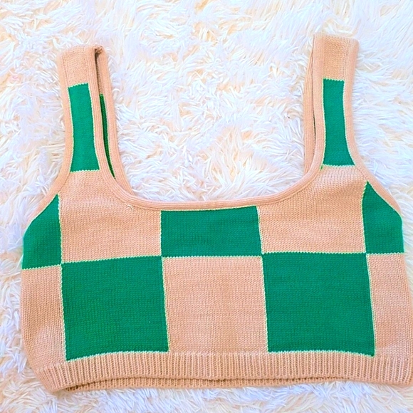 Fashionable cropped crochet vest, never worn, US 6 - Picture 3 of 3